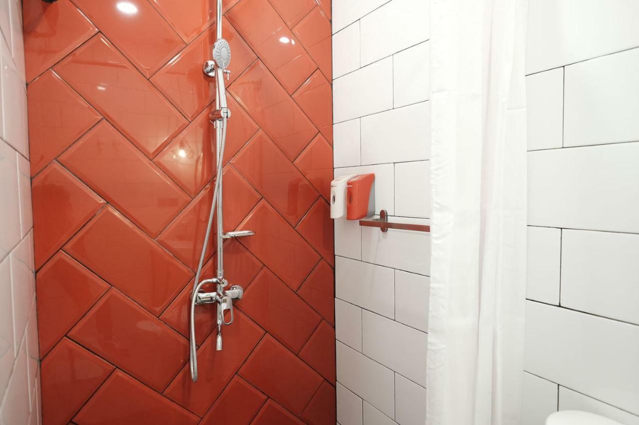 Reddoorz Plus @ Thamrin Jakarta Eksteriør billede